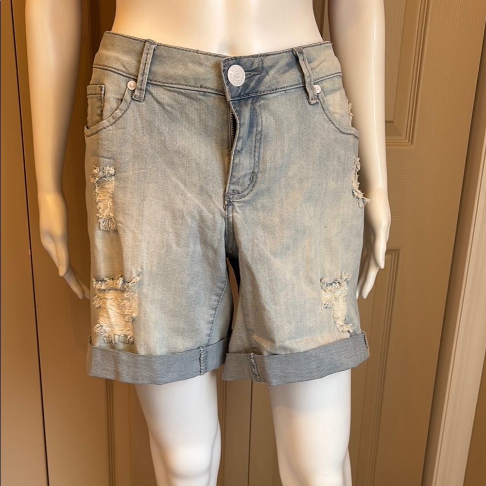 SEVEN7 distressed short